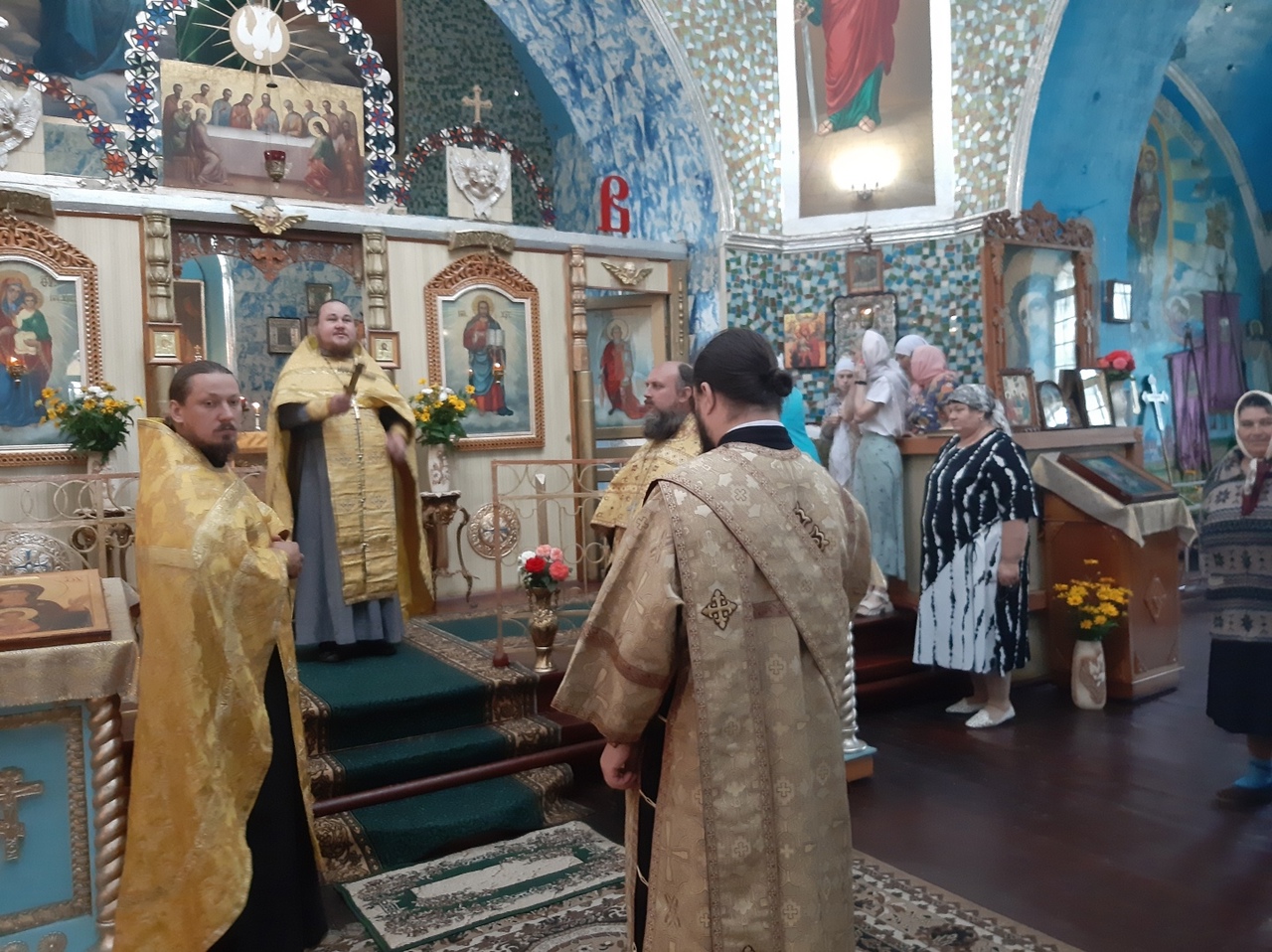 Престольный праздник святых первоверховных апостолов Петра и Павла..