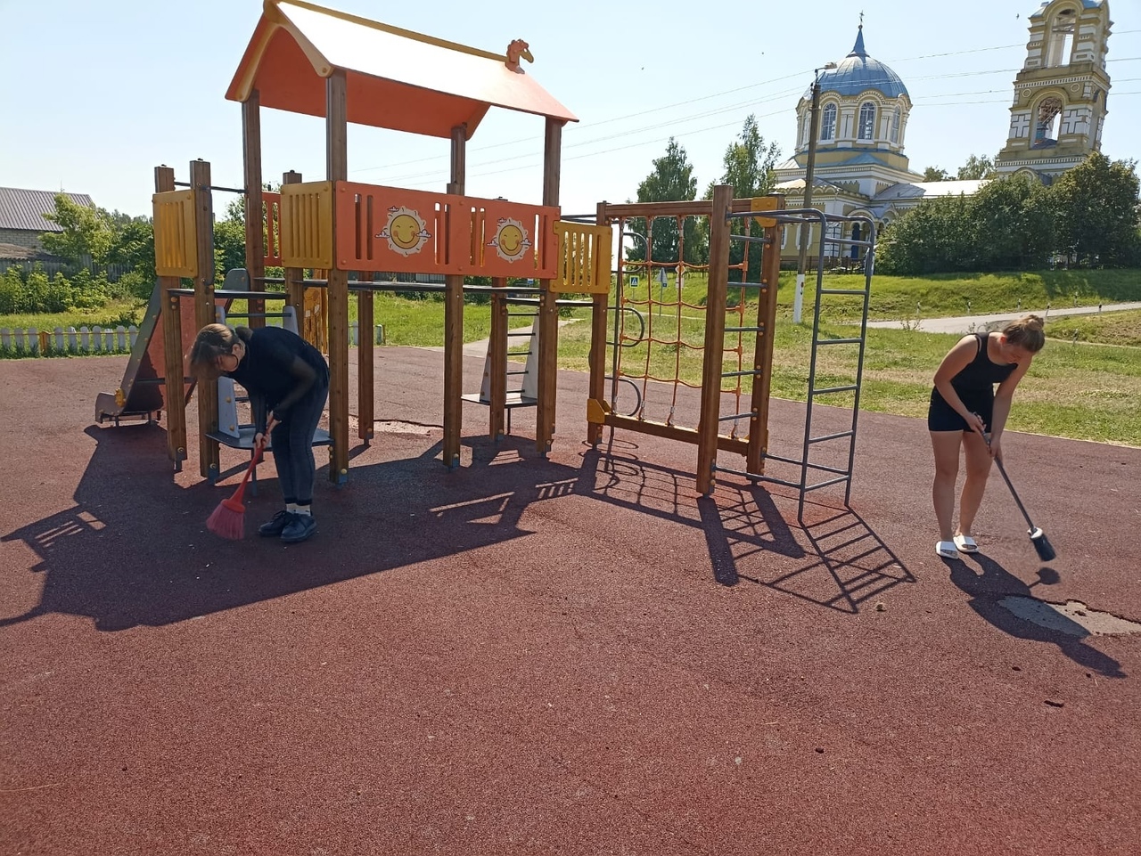 Трудоустройство школьников Погромской СОШ.