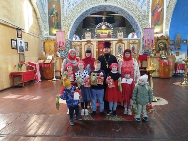 В храме Петра и Павла, с. Погромец, состоялся праздничный утренник «Пасхальные чудеса».